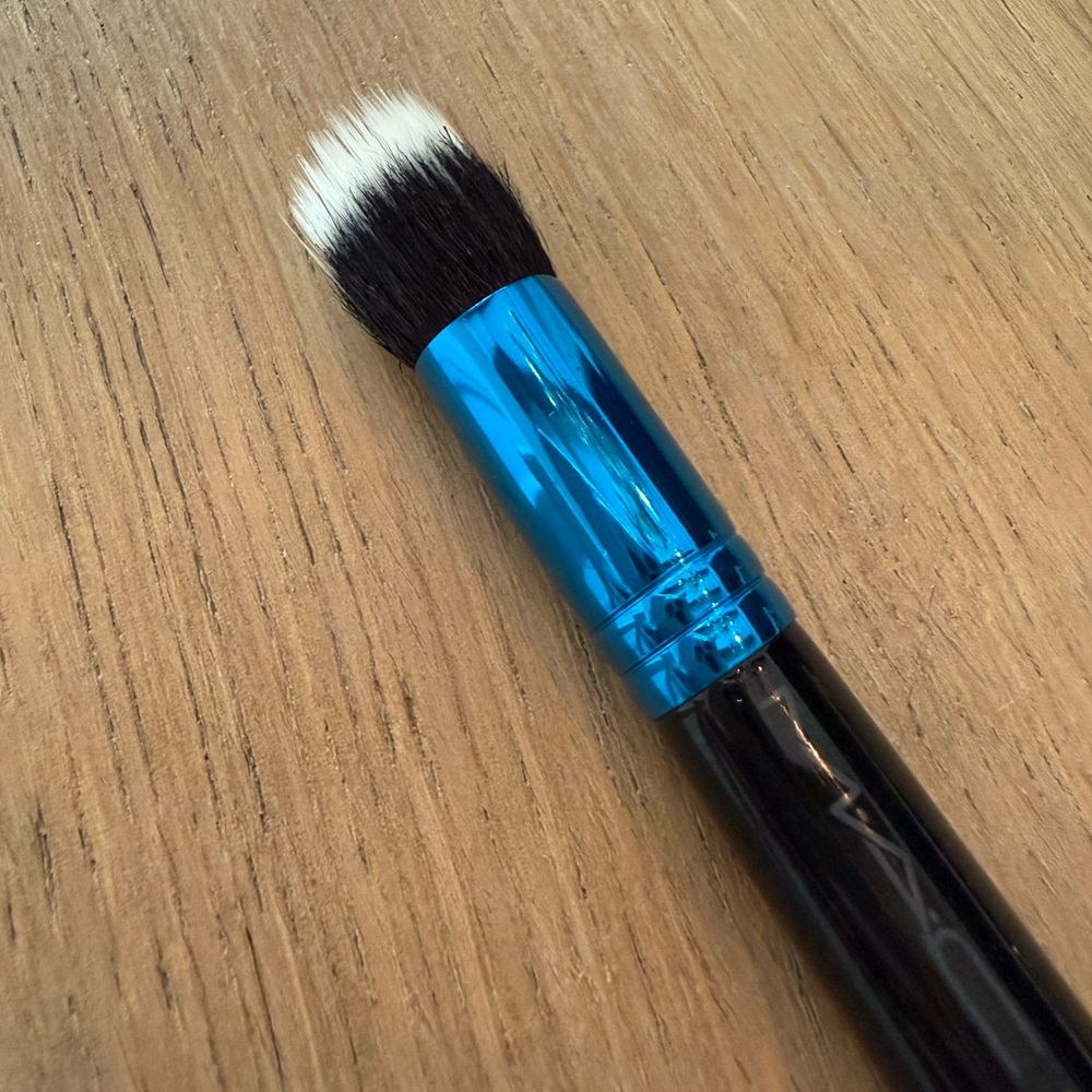 MAC Cosmetics Makeup Brush